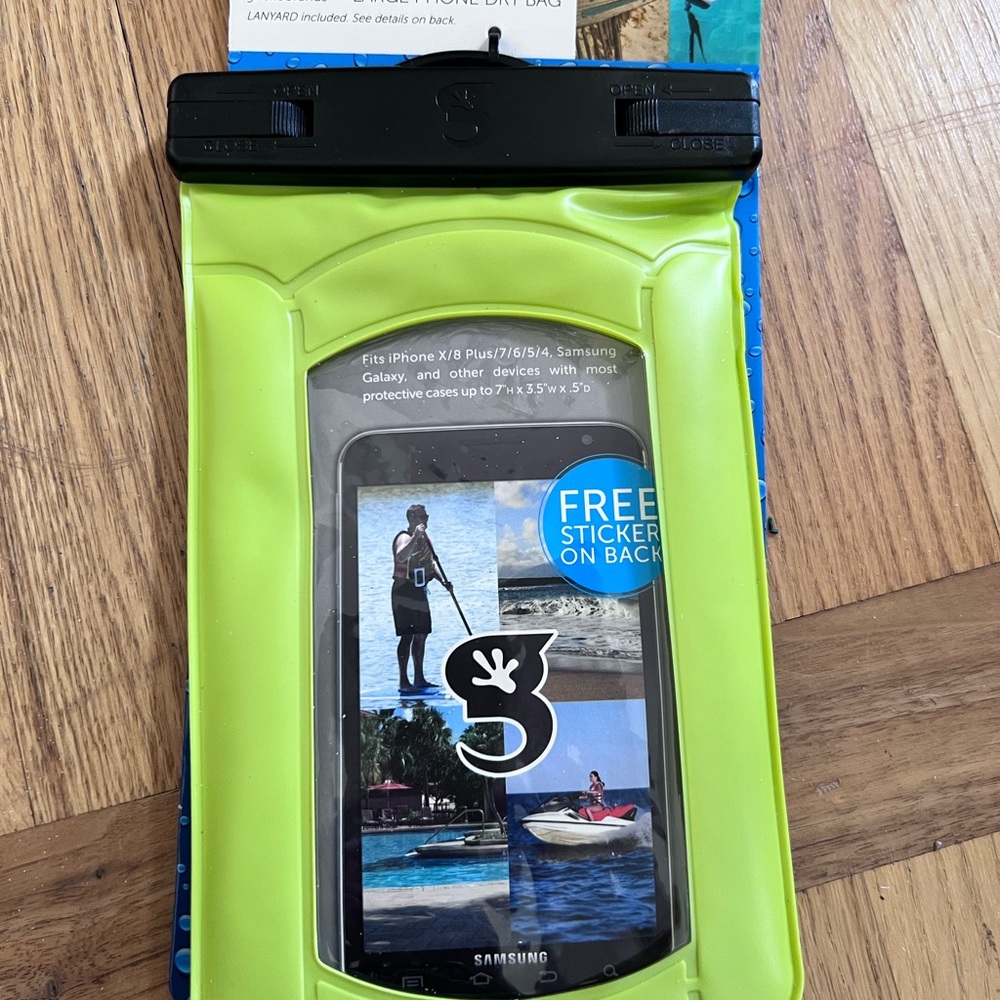 NEW "Gecko Brands Waterproof & Float Large Phone Case Green Rain/Sand/Snow/Water